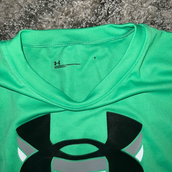 Boys under armour set size 7 (shorts and athletic tshirt) - Picture 2 of 3